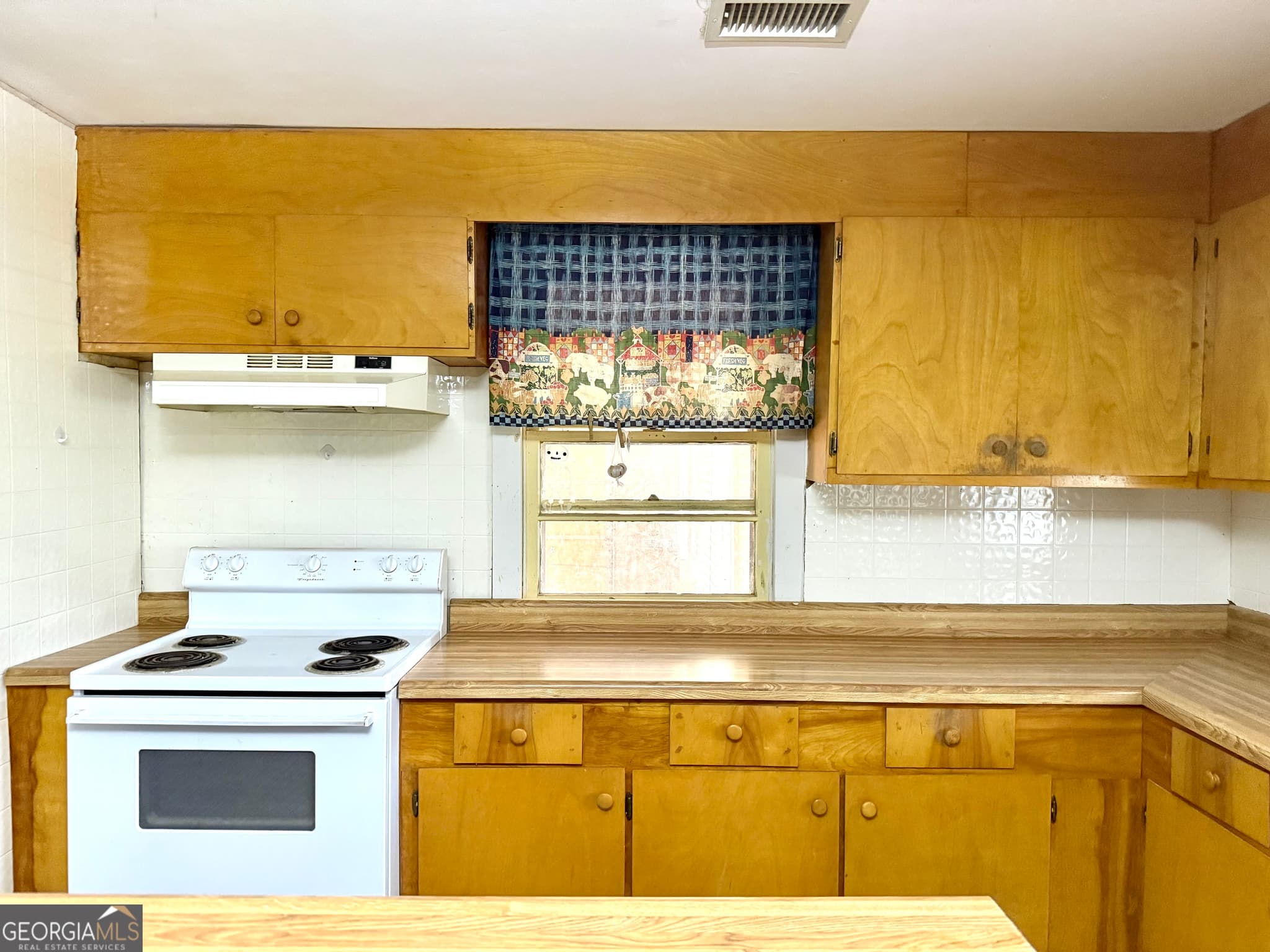 4 bedroom, 3 bathroom, 2,720 sq ft single family residence for sale at 16 Hemphill Road, Summerville, GA 30747 — photo 7
