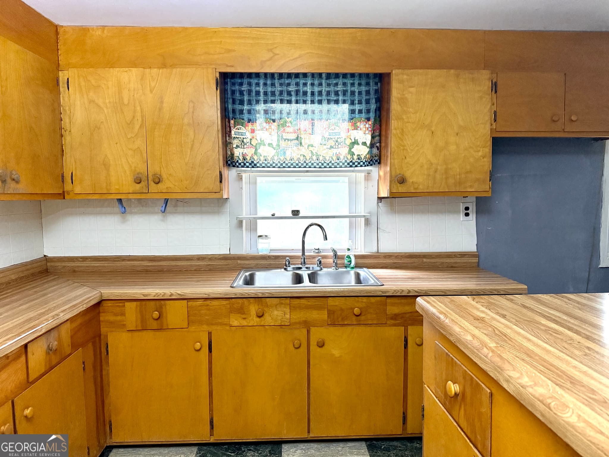 4 bedroom, 3 bathroom, 2,720 sq ft single family residence for sale at 16 Hemphill Road, Summerville, GA 30747 — photo 8
