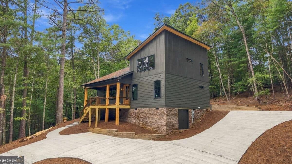 3 bedroom, 2 bathroom, 2,000 sq ft cabin,single family residence for sale at 84 Hale Court 3380R, Ellijay, GA 30540 — photo 2