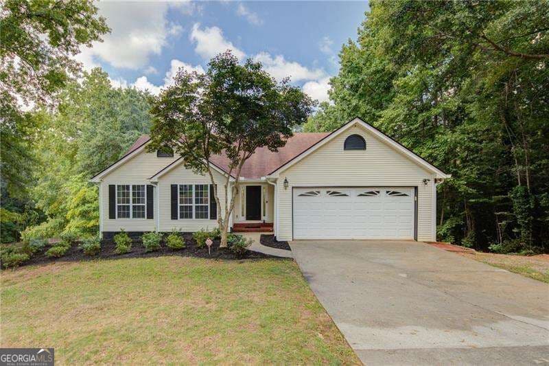 3 bedroom, 2 bathroom single family residence for rent at 4267 Rivuere Point, Gainesville, GA 30507 for $2,990 a month — photo 2