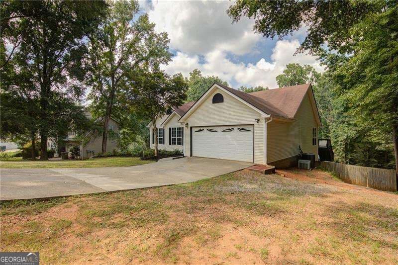 3 bedroom, 2 bathroom single family residence for rent at 4267 Rivuere Point, Gainesville, GA 30507 for $2,990 a month — photo 3