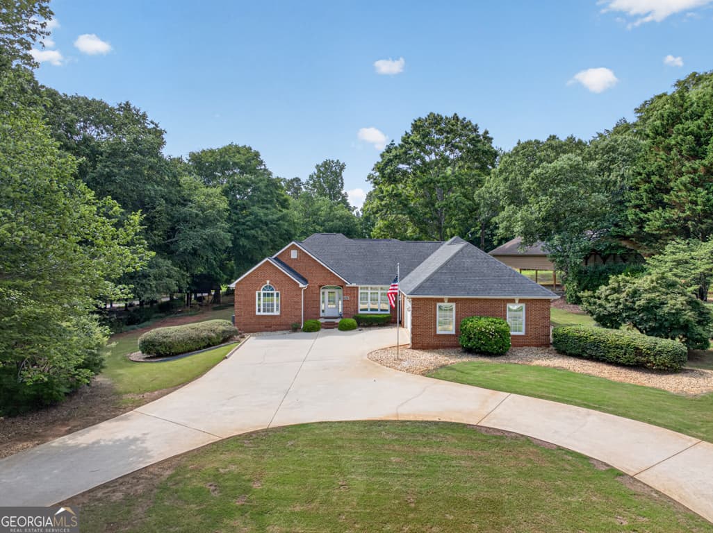 3 bedroom, 2.5 bathroom, 2,315 sq ft single family residence sold at 301 Oak Ridge Drive, Maysville, GA 30558