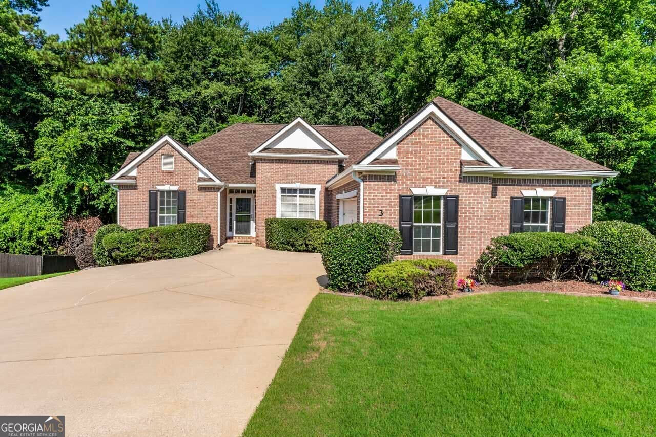 4 bedroom, 3 bathroom, 2,888 sq ft single family residence for sale at 3 Kingsbrook Cove, Newnan, GA 30265 — photo 1 of 37