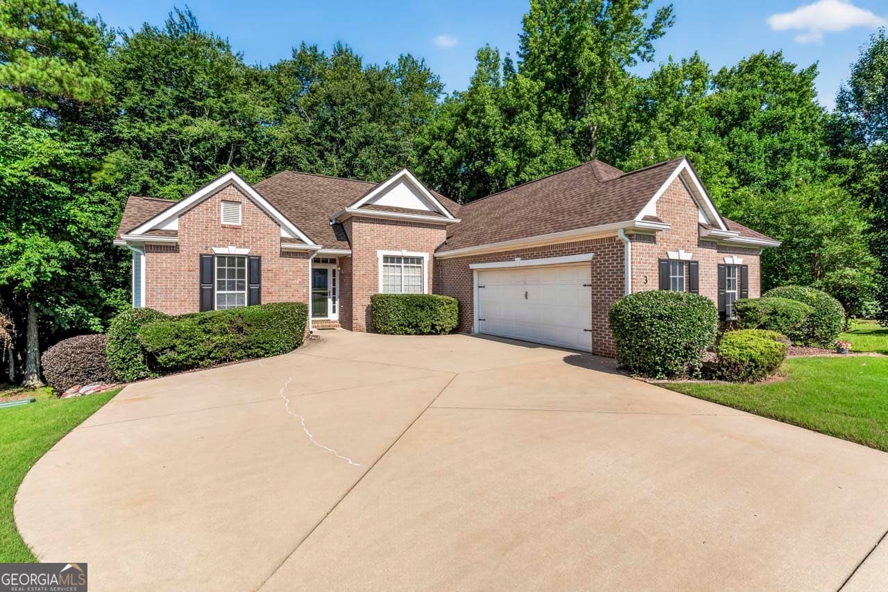 4 bedroom, 3 bathroom, 2,888 sq ft single family residence for sale at 3 Kingsbrook Cove, Newnan, GA 30265 — photo 4