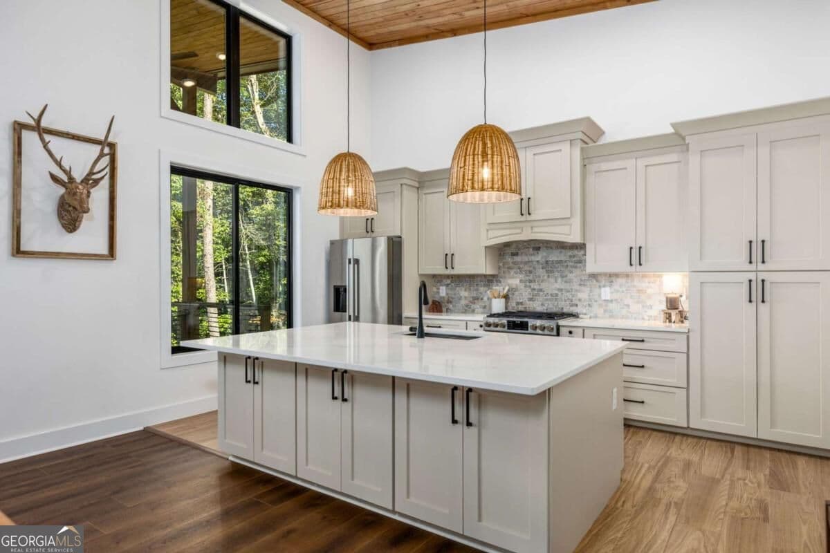 4 bedroom, 3 bathroom, 3,755 sq ft cabin,single family residence for sale at 135 Hannah Way 3, Ellijay, GA 30540 — photo 5