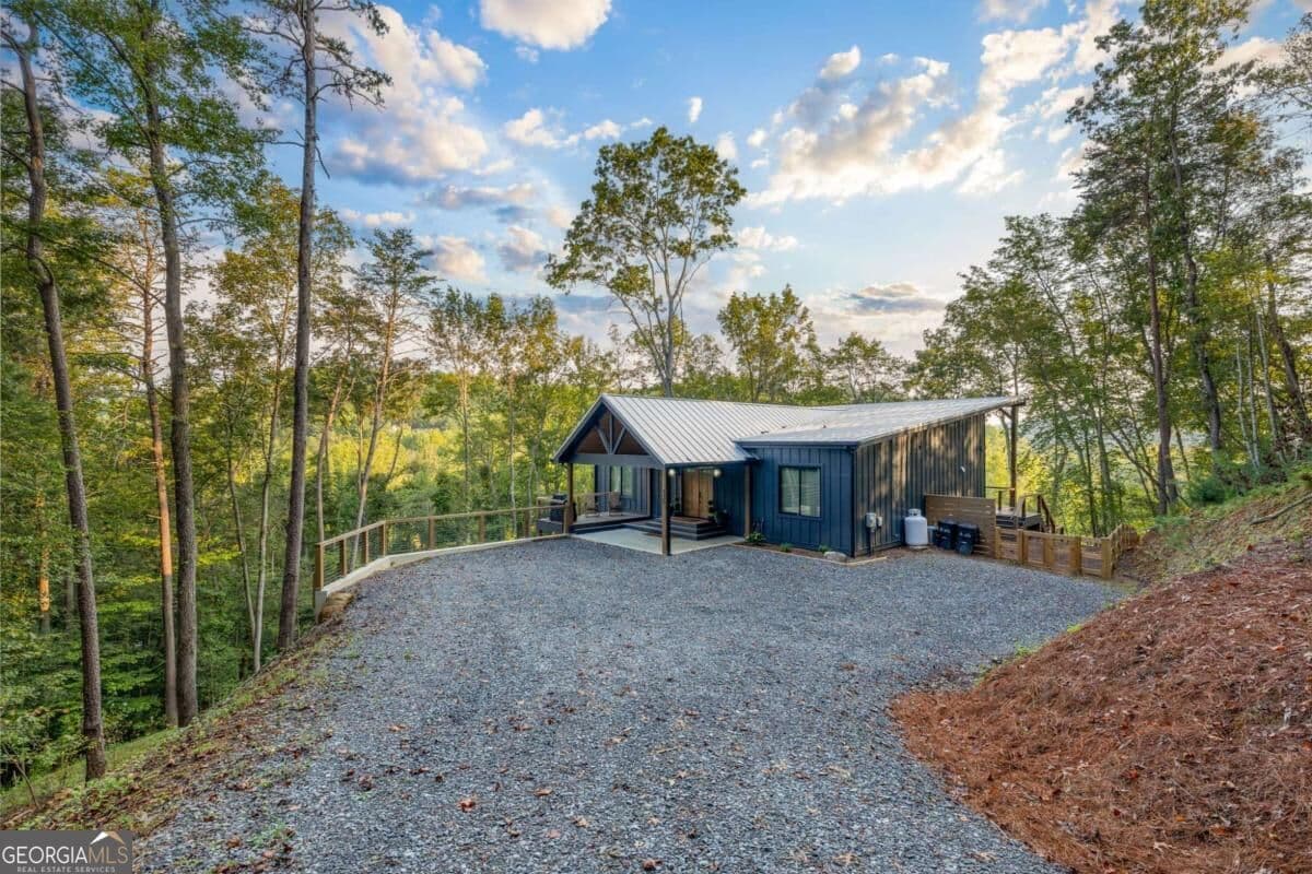 4 bedroom, 3 bathroom, 3,755 sq ft cabin,single family residence for sale at 135 Hannah Way 3, Ellijay, GA 30540 — photo 8