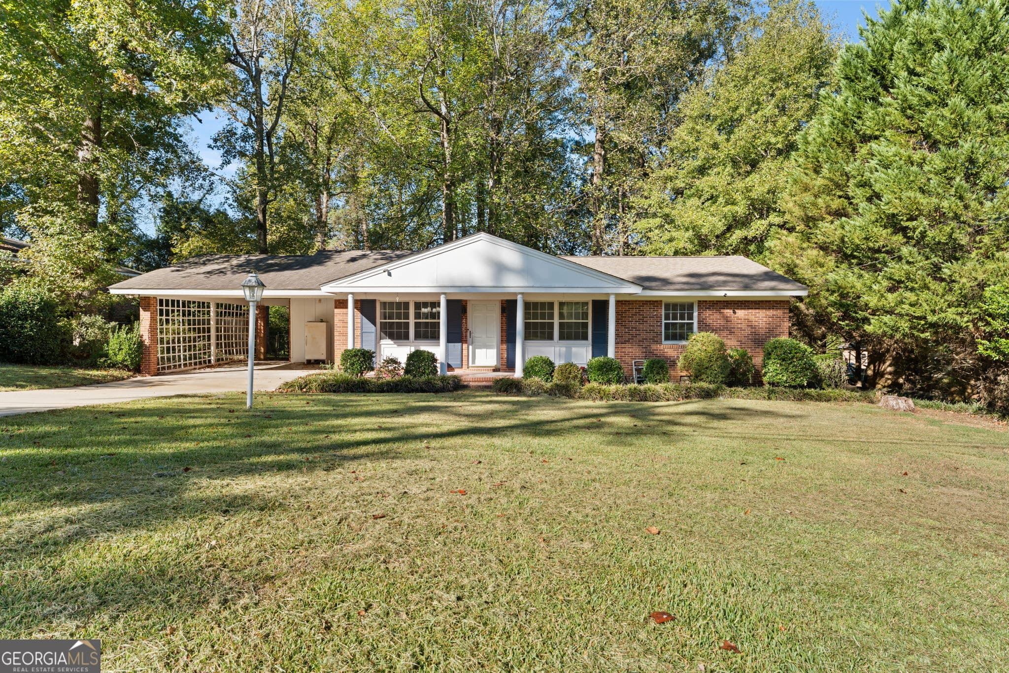 3 bedroom, 2 bathroom, 1,591 sq ft single family residence for sale at 4051 Meadowbrook Drive, Macon, GA 31204 — photo 2