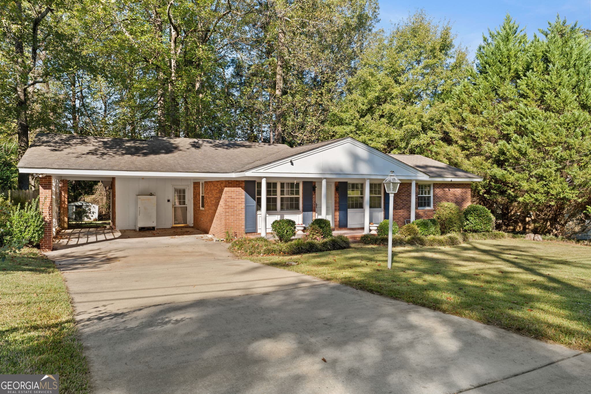 3 bedroom, 2 bathroom, 1,591 sq ft single family residence for sale at 4051 Meadowbrook Drive, Macon, GA 31204 — photo 3