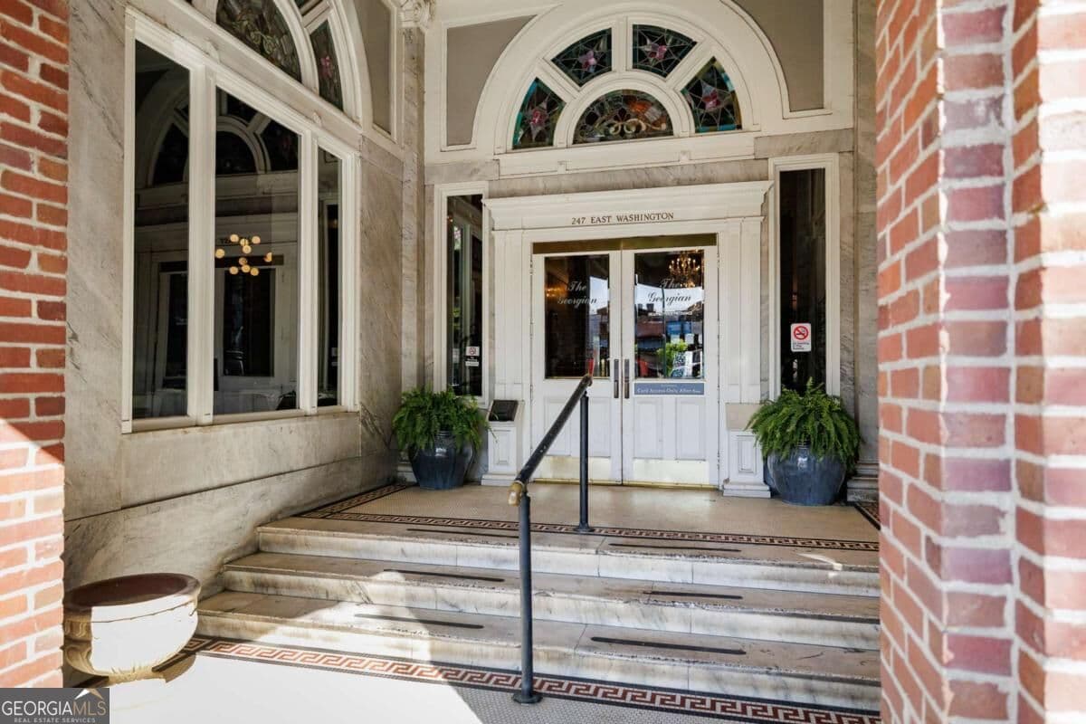 2 bedroom, 2 bathroom, 1,031 sq ft condominium for sale at 247 Washington Street 309, Athens, GA 30601 — photo 3