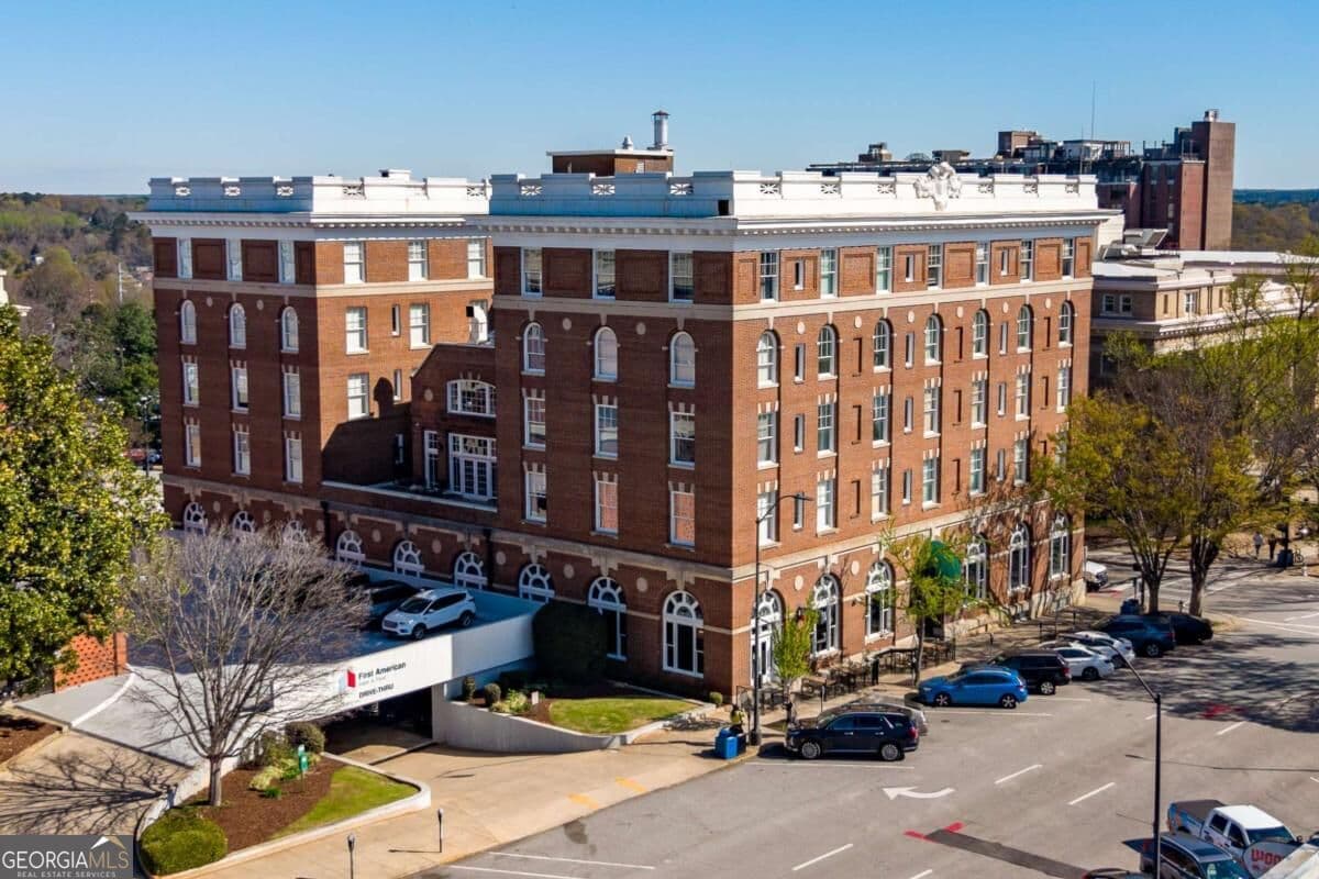 2 bedroom, 2 bathroom, 1,031 sq ft condominium for sale at 247 Washington Street 309, Athens, GA 30601