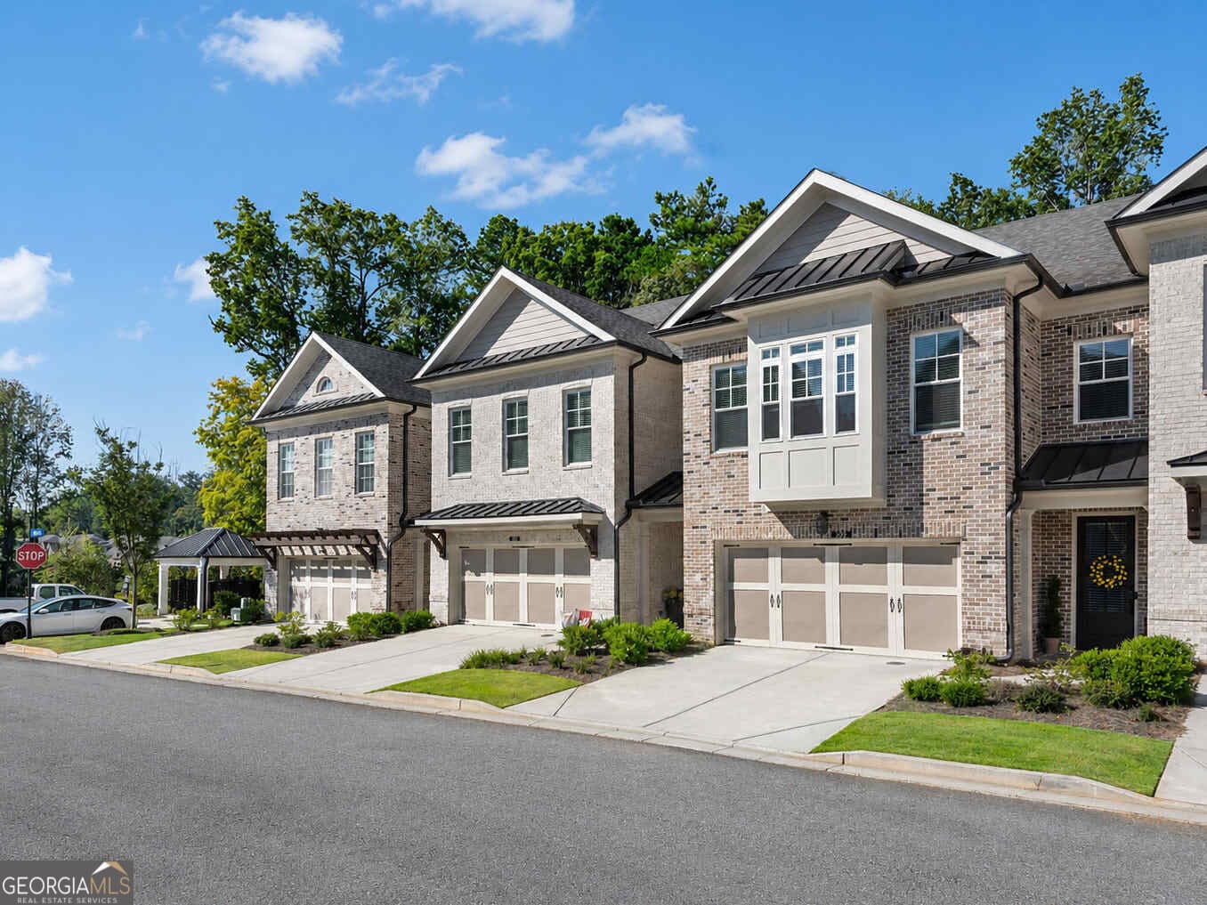 4 bedroom, 3.5 bathroom, 2,837 sq ft townhouse for sale at 204 Wheatland Road, Johns Creek, GA 30022 — photo 2