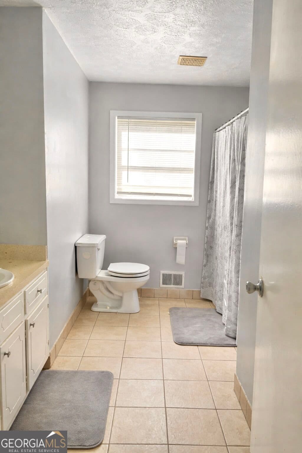 3 bedroom, 2 bathroom single family residence for rent at 6973 Kimberland Gardens Lane, Lithonia, GA 30058 for $2,000 a month — photo 8