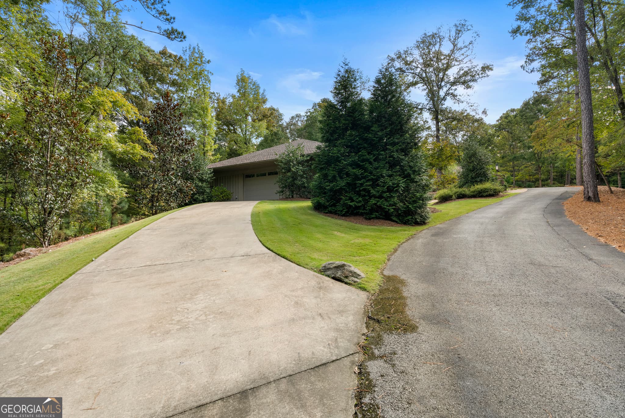 4 bedroom, 6 bathroom, 4,446 sq ft single family residence for sale at 52 Creekwood Court, Fortson, GA 31808 — photo 7