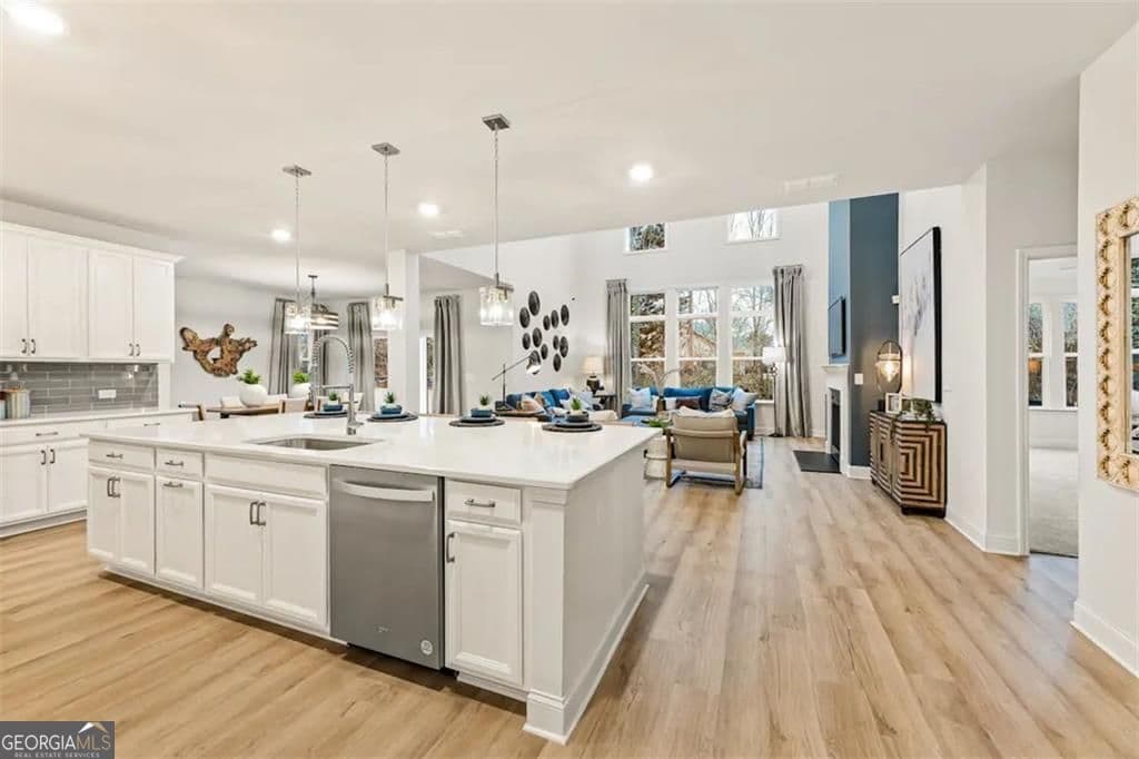 6 bedroom, 5.5 bathroom, 3,892 sq ft single family residence for sale at 344 Bailiwick Lane, Canton, GA 30115 — photo 10
