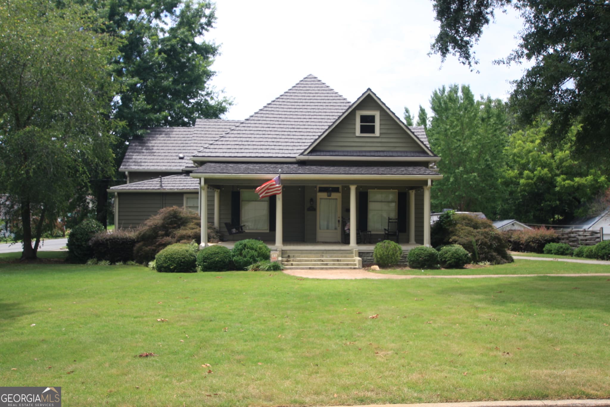 4 bedroom, 2.5 bathroom, 4,181 sq ft single family residence for sale at 223 Bluff Street, Rockmart, GA 30153 — photo 2