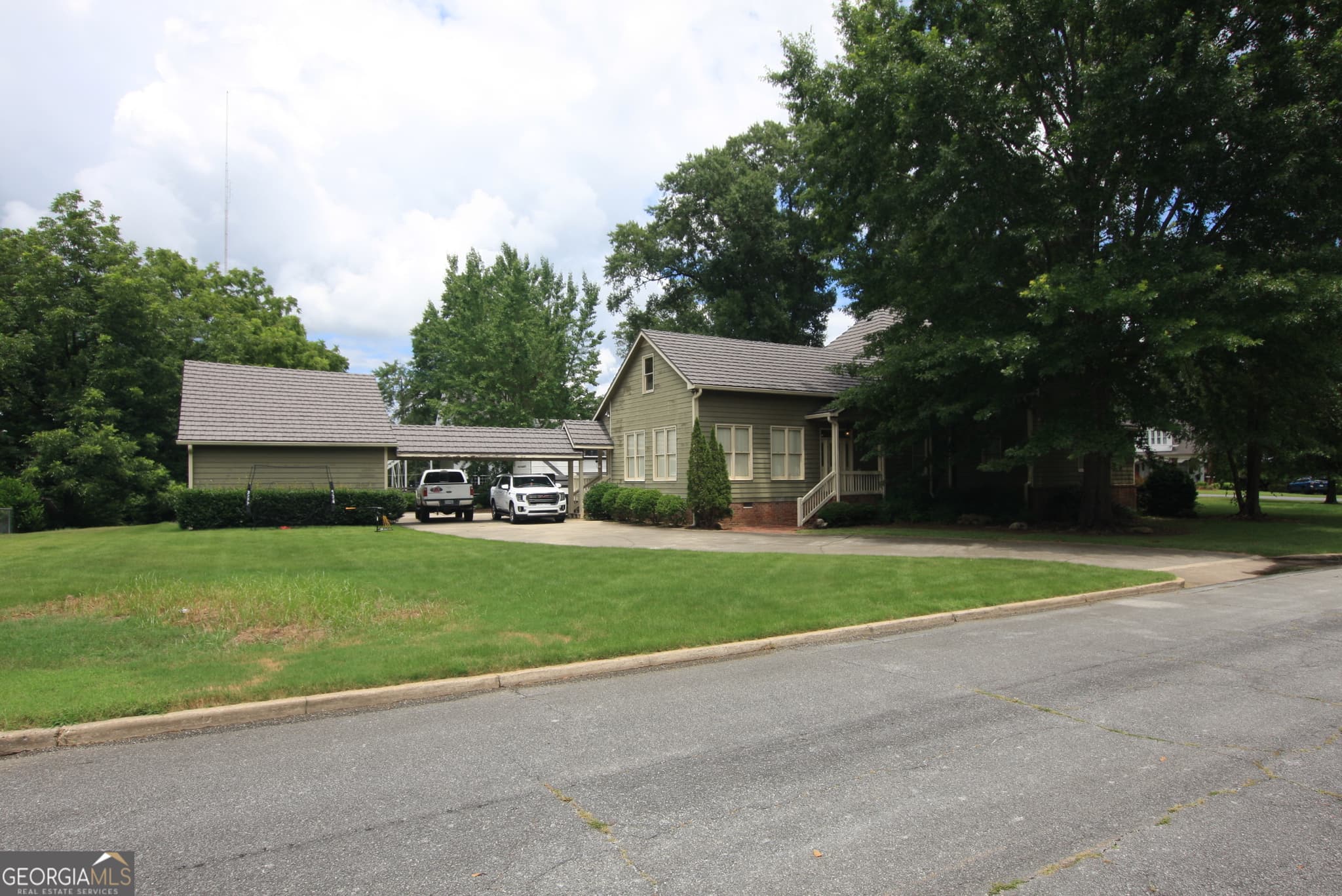 4 bedroom, 2.5 bathroom, 4,181 sq ft single family residence for sale at 223 Bluff Street, Rockmart, GA 30153 — photo 4