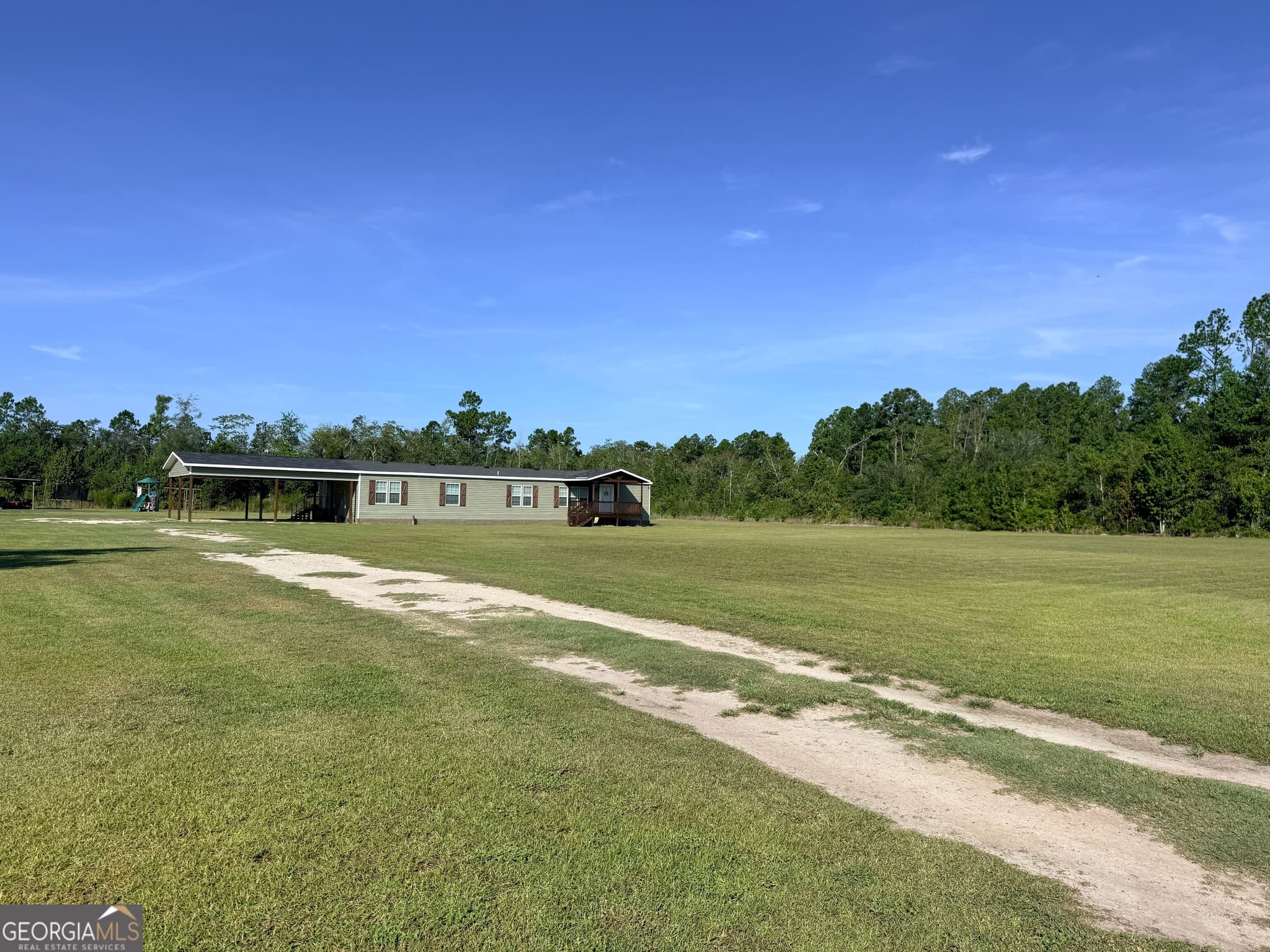 4 bedroom, 3 bathroom, 2,560 sq ft manufactured home,single family residence for sale at 4493 Nails Ferry Road, Baxley, GA 31513 — photo 2