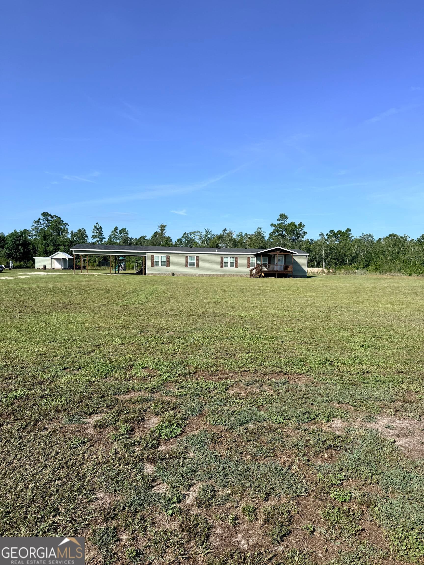 4 bedroom, 3 bathroom, 2,560 sq ft manufactured home,single family residence for sale at 4493 Nails Ferry Road, Baxley, GA 31513