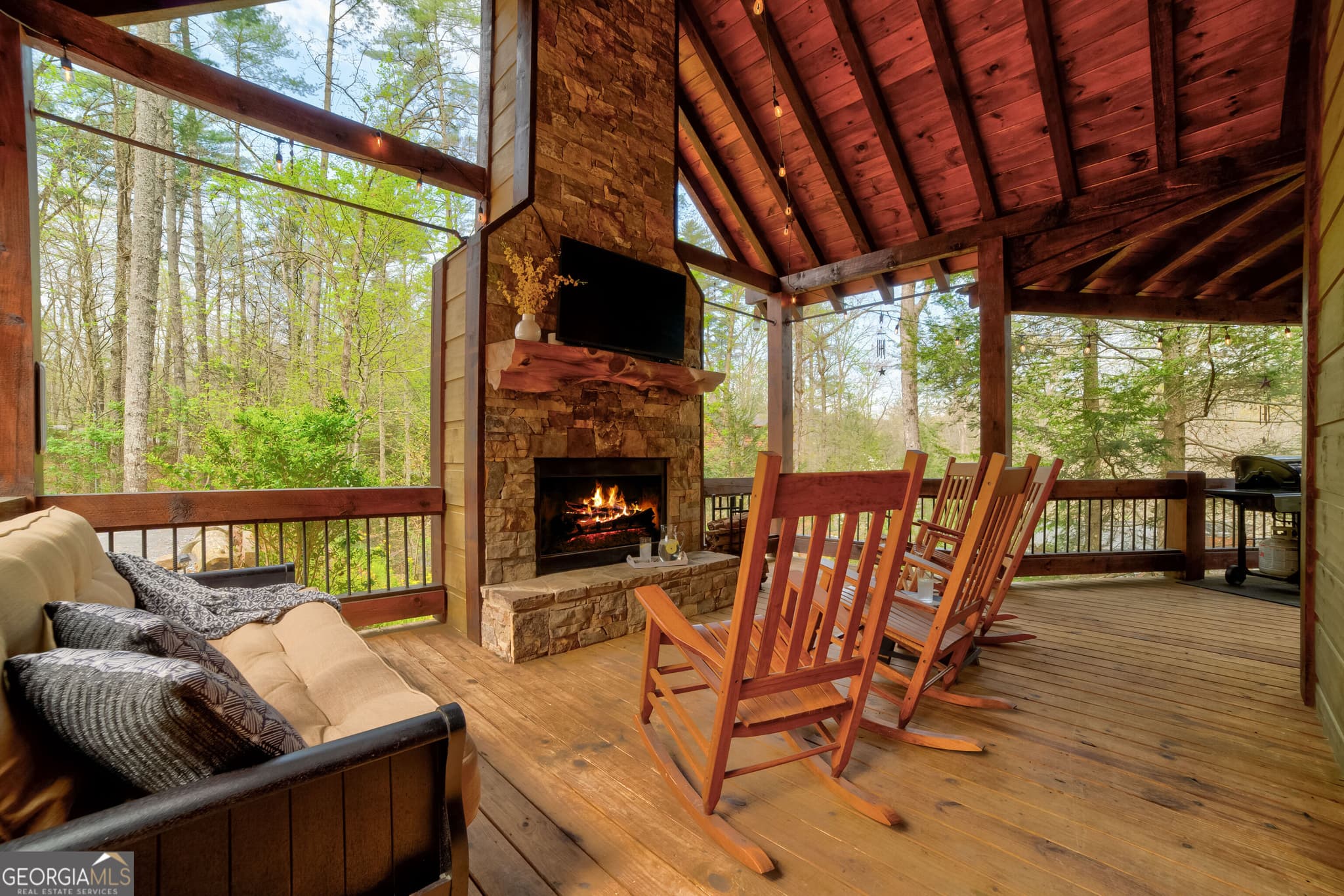 4 bedroom, 3.5 bathroom cabin,single family residence for sale at 136 Gallery Court, Ellijay, GA 30540 — photo 3