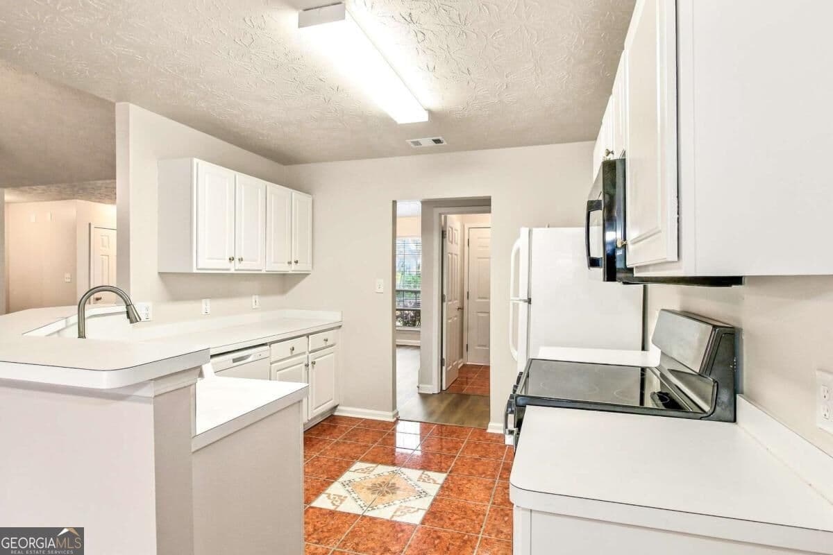 3 bedroom, 2 bathroom, 1,648 sq ft single family residence for sale at 1426 Hyde Court, Hampton, GA 30228 — photo 7
