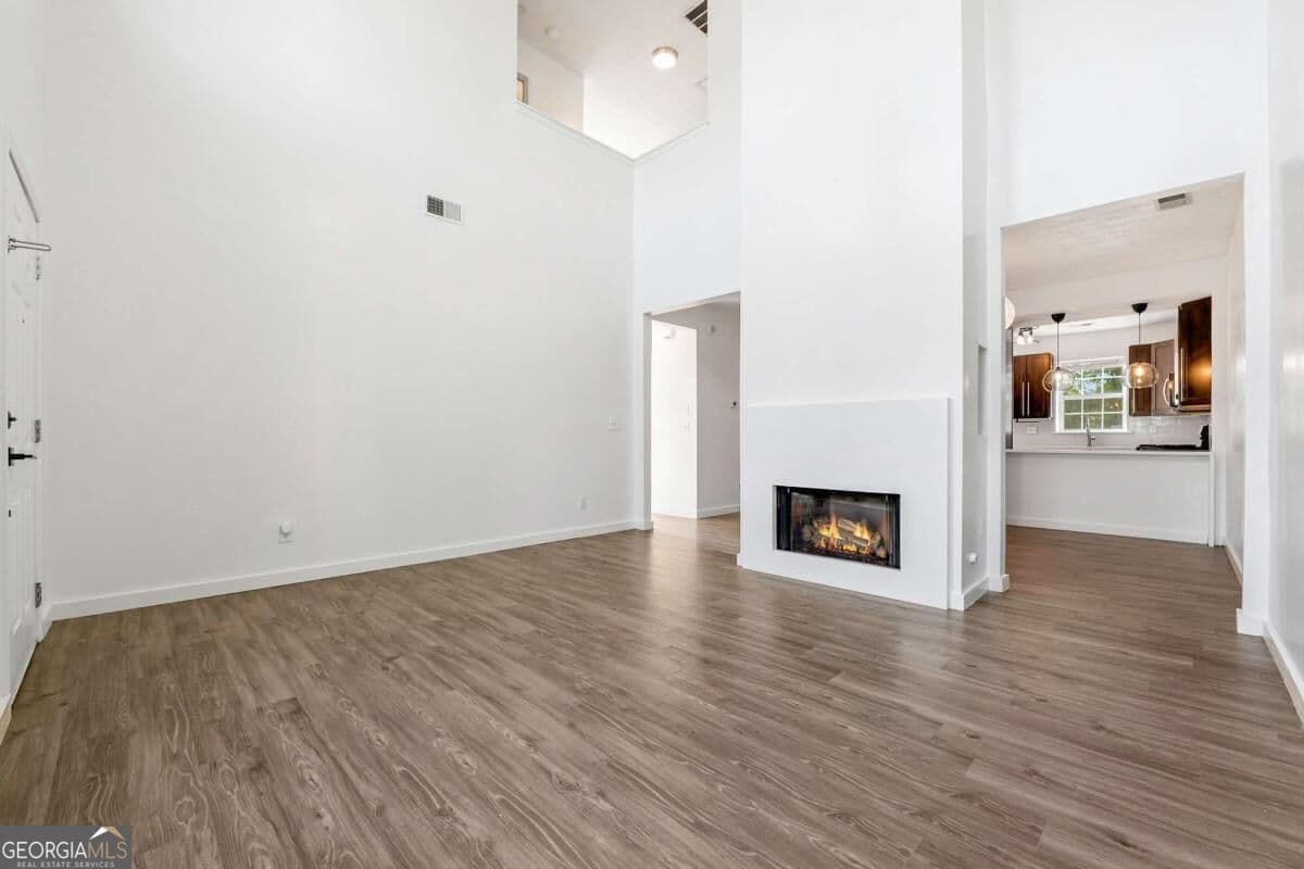 3 bedroom, 2.5 bathroom, 2,008 sq ft townhouse for sale at 109 Oak Green Drive, Lawrenceville, GA 30044 — photo 6