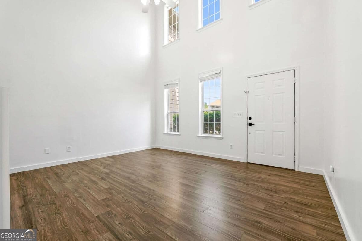 3 bedroom, 2.5 bathroom, 2,008 sq ft townhouse for sale at 109 Oak Green Drive, Lawrenceville, GA 30044 — photo 3