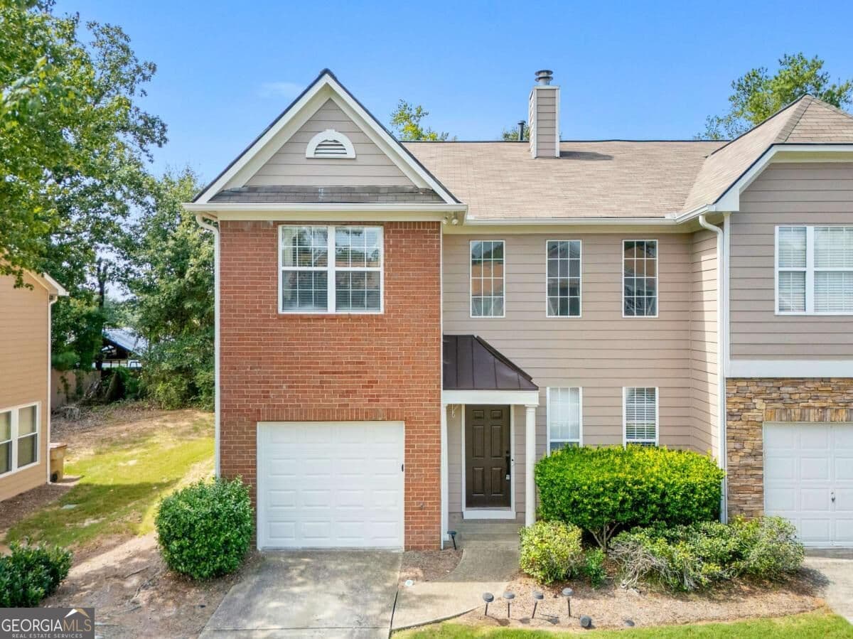 3 bedroom, 2.5 bathroom, 2,008 sq ft townhouse for sale at 109 Oak Green Drive, Lawrenceville, GA 30044 — photo 1 of 36