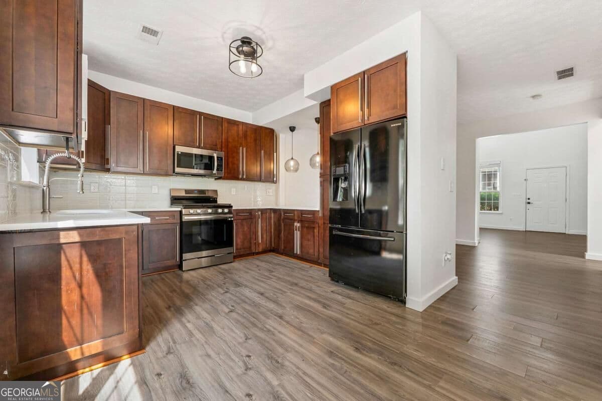 3 bedroom, 2.5 bathroom, 2,008 sq ft townhouse for sale at 109 Oak Green Drive, Lawrenceville, GA 30044 — photo 9
