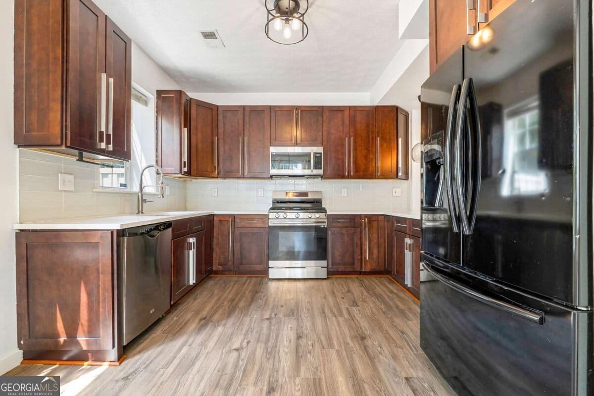 3 bedroom, 2.5 bathroom, 2,008 sq ft townhouse for sale at 109 Oak Green Drive, Lawrenceville, GA 30044 — photo 10