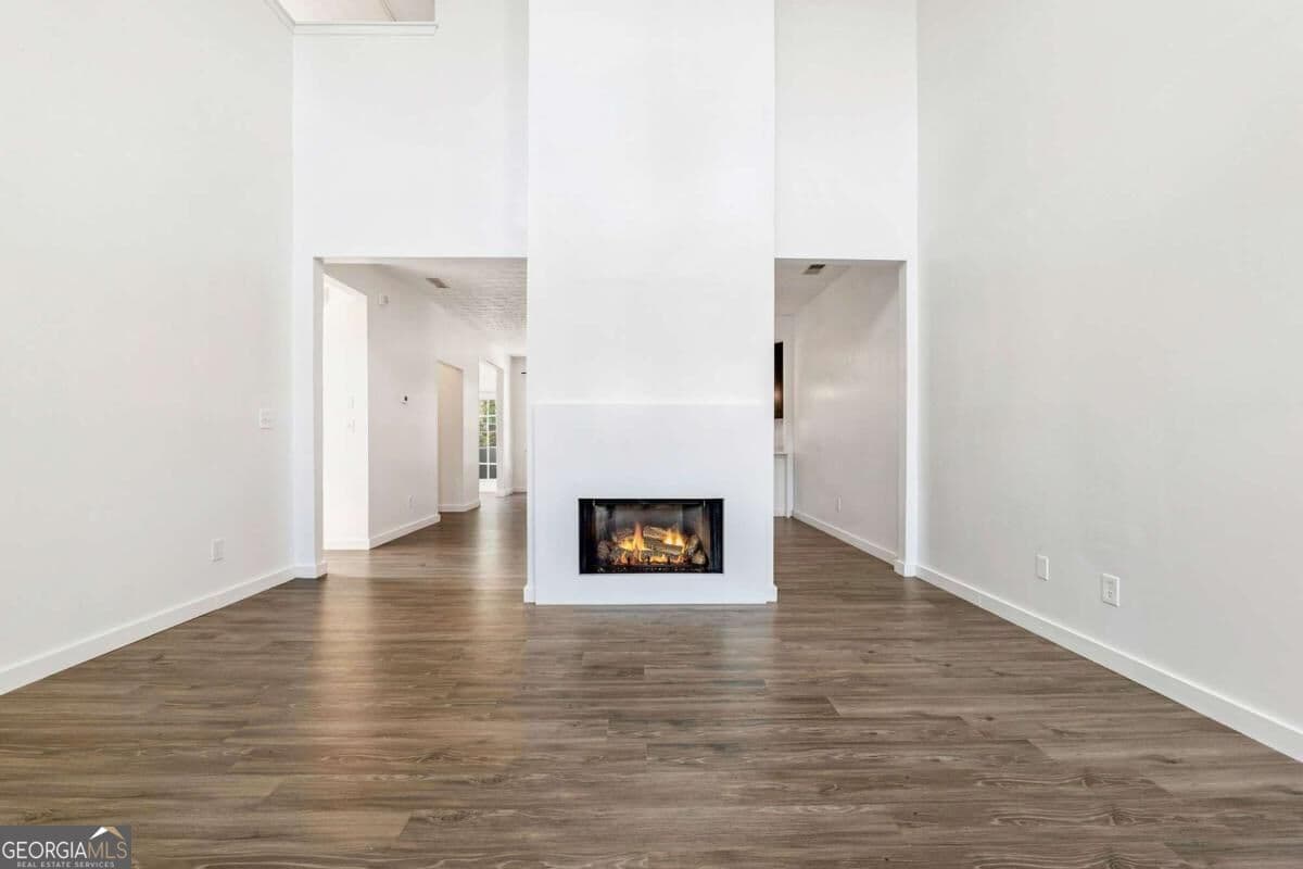 3 bedroom, 2.5 bathroom, 2,008 sq ft townhouse for sale at 109 Oak Green Drive, Lawrenceville, GA 30044 — photo 4