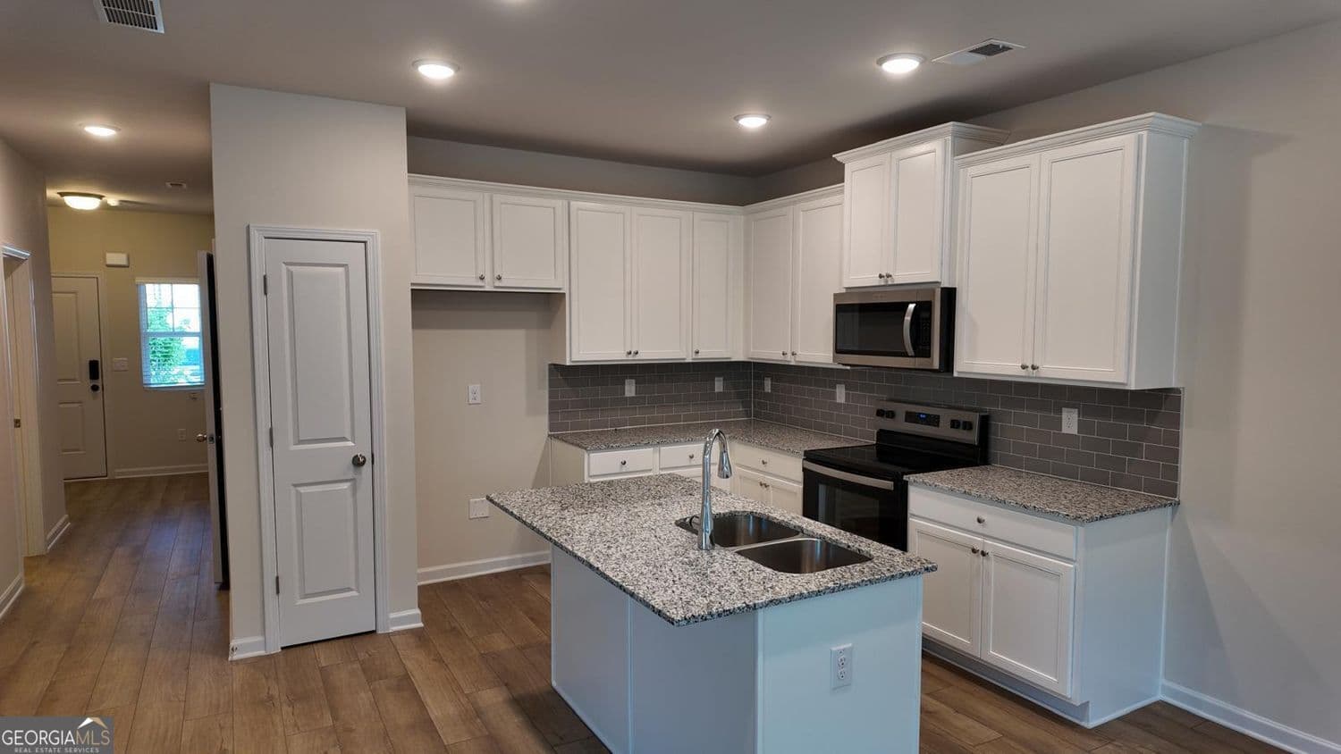 3 bedroom, 2.5 bathroom, 1,485 sq ft townhouse for rent at 133 Jaxton Street, Hoschton, GA 30548 for $2,500 a month — photo 3