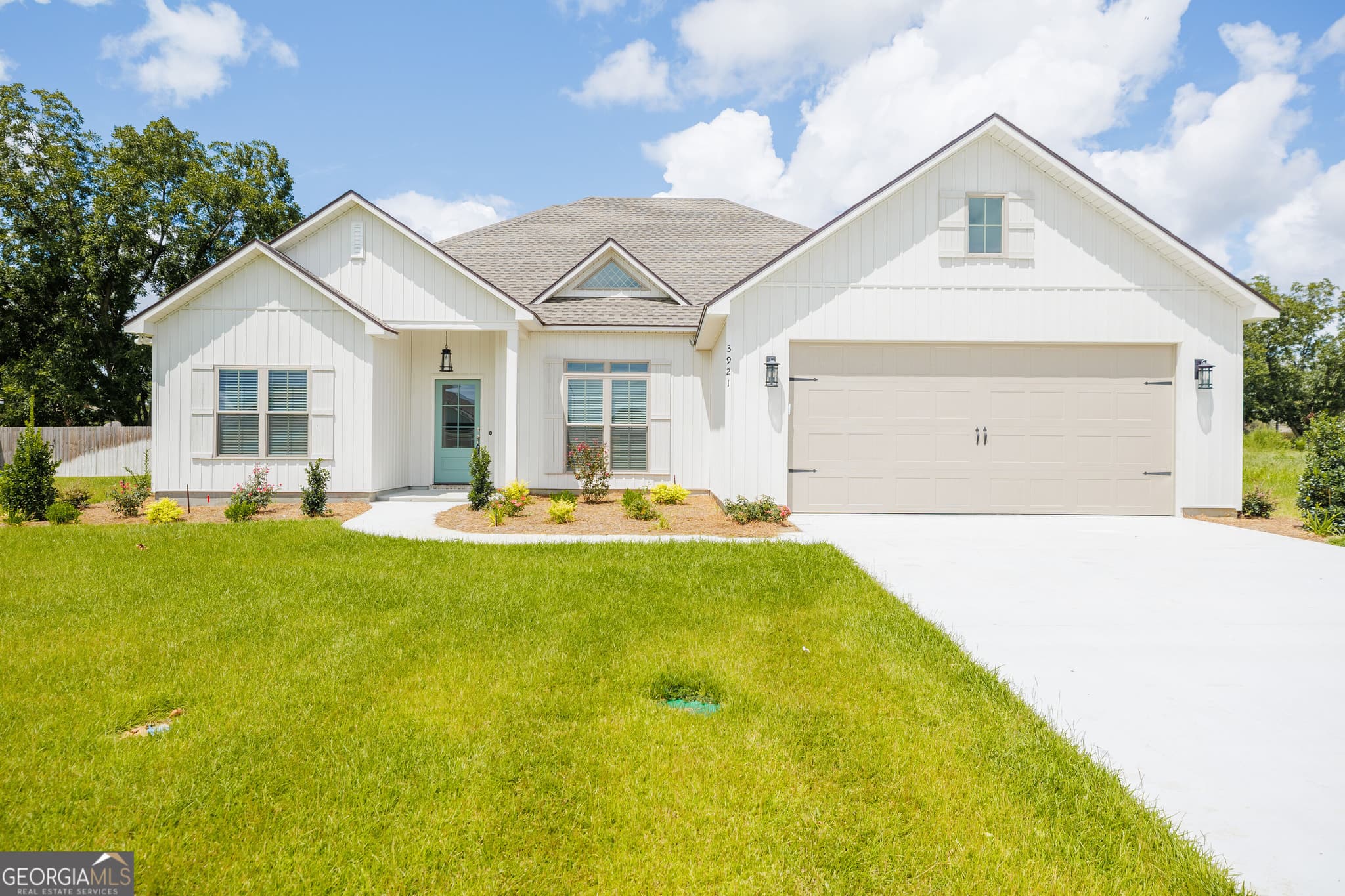 4 bedroom, 3 bathroom, 2,028 sq ft single family residence for sale at 3921 Bull Run, Valdosta, GA 31605 — photo 2