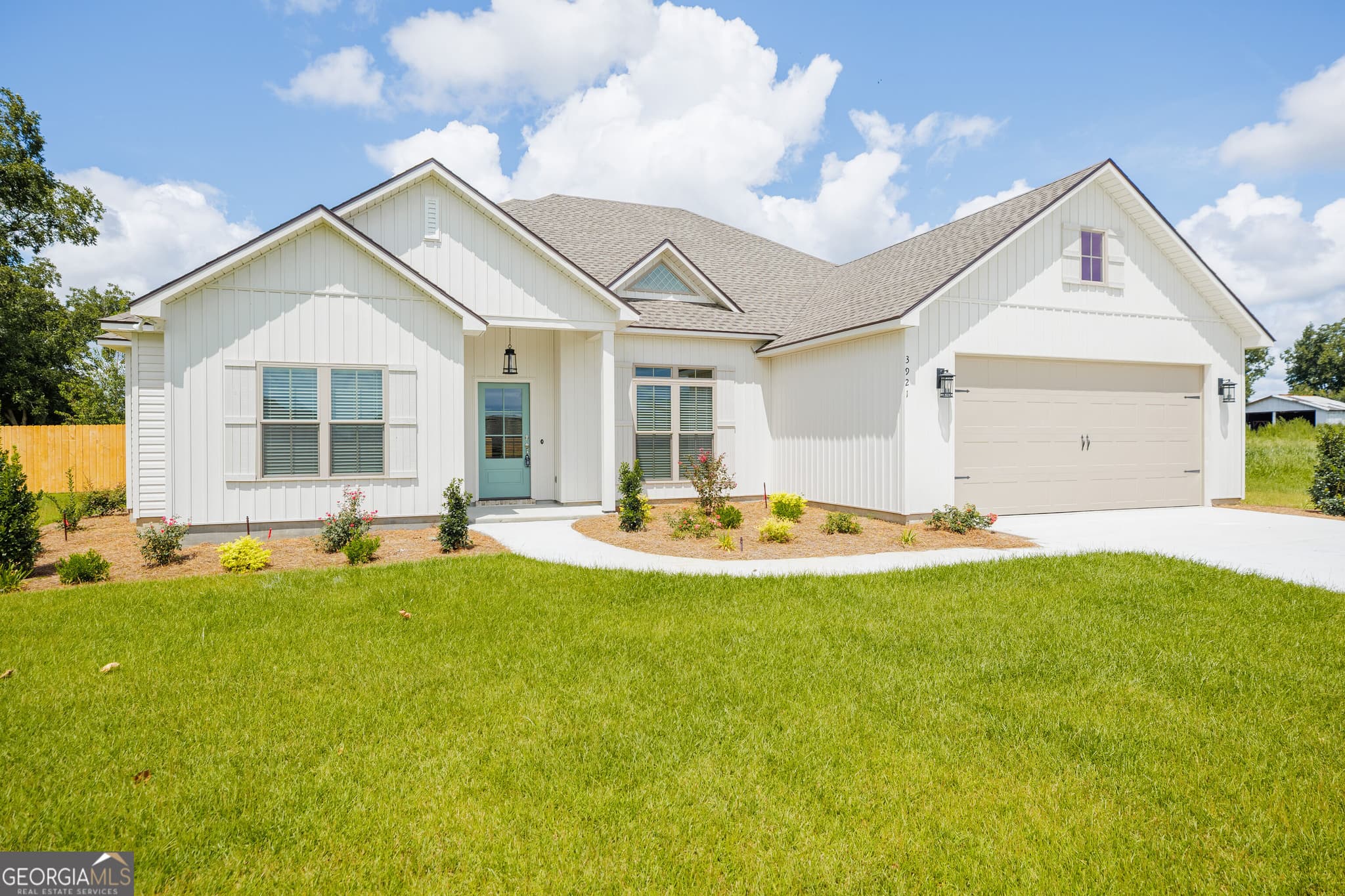 4 bedroom, 3 bathroom, 2,028 sq ft single family residence for sale at 3921 Bull Run, Valdosta, GA 31605 — photo 3