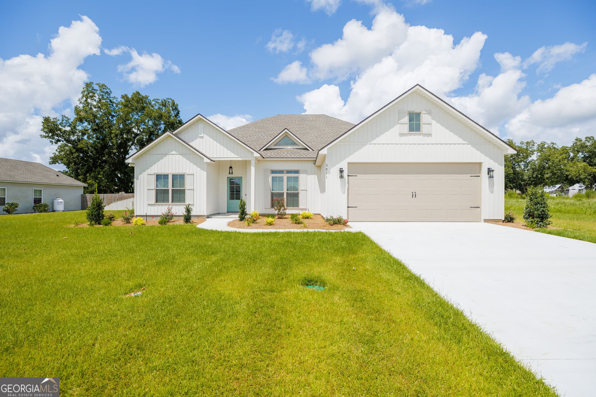 4 bedroom, 3 bathroom, 2,028 sq ft single family residence for sale at 3921 Bull Run, Valdosta, GA 31605