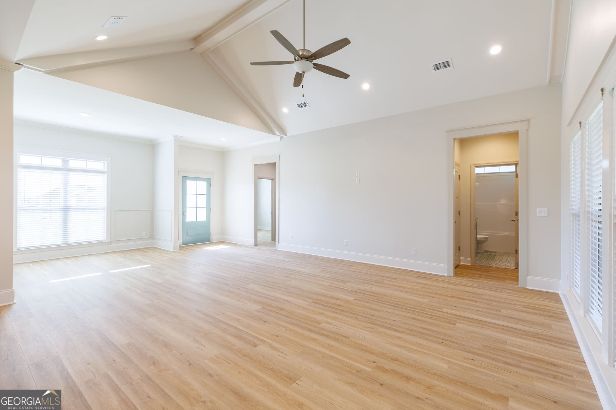 4 bedroom, 3 bathroom, 2,028 sq ft single family residence for sale at 3921 Bull Run, Valdosta, GA 31605 — photo 4