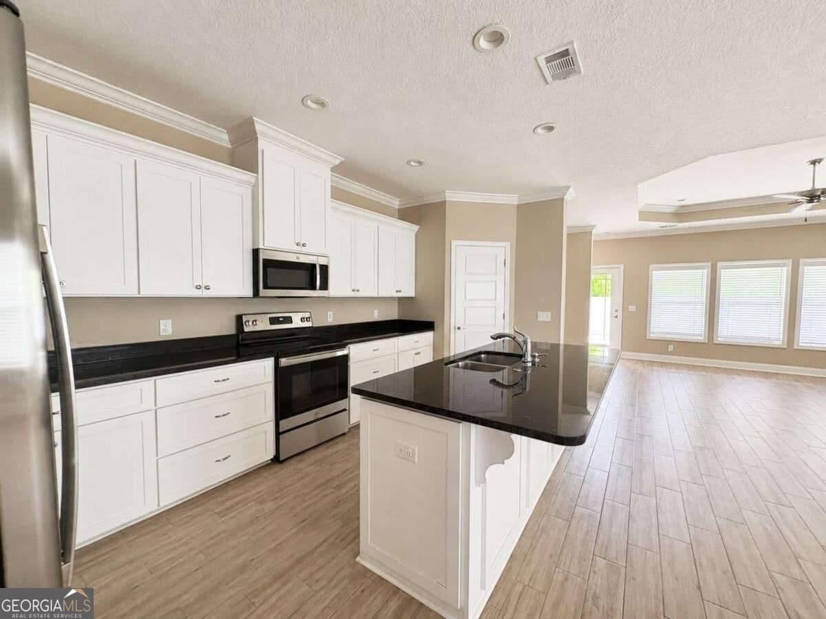 3 bedroom, 2 bathroom, 1,800 sq ft duplex for rent at 152 The Villas Way, Kingsland, GA 31548 for $2,100 a month — photo 6