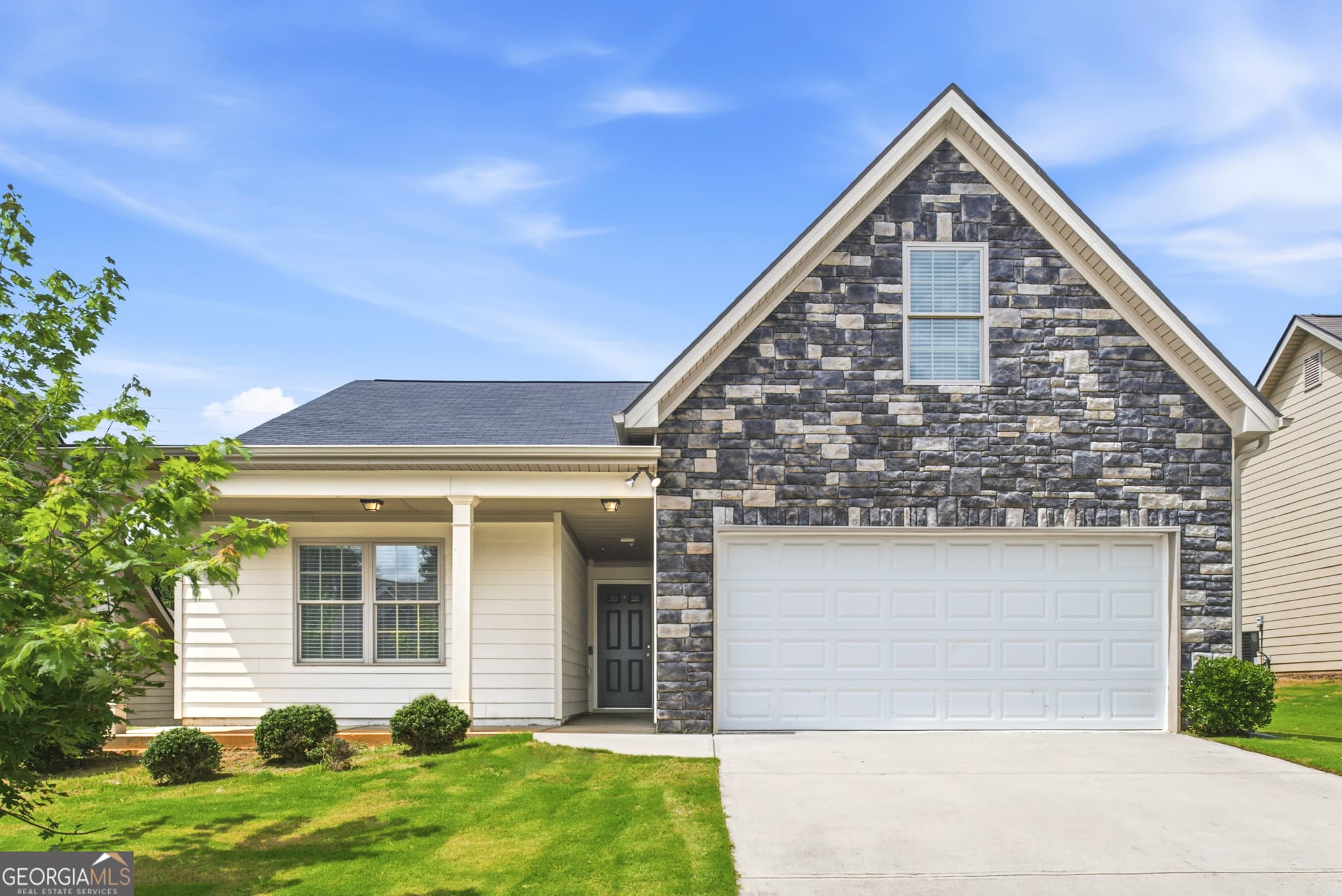 4 bedroom, 3 bathroom, 2,145 sq ft single family residence sold at 121 W Lexington Avenue, Griffin, GA 30223