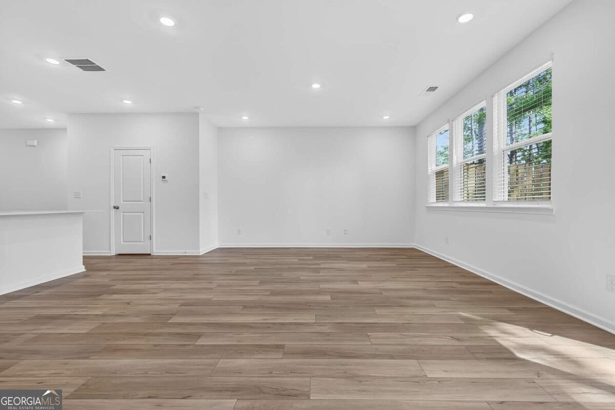 3 bedroom, 2.5 bathroom, 1,831 sq ft townhouse for sale at 3066 Humdala Place 235, Buford, GA 30519 — photo 5
