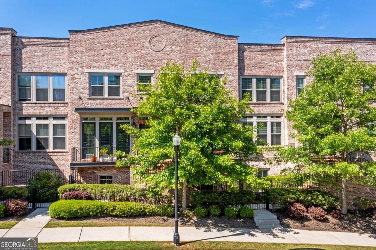 3 bedroom, 3.5 bathroom, 2,240 sq ft townhouse sold at 57 WESTON Drive 13, Atlanta, GA 30328