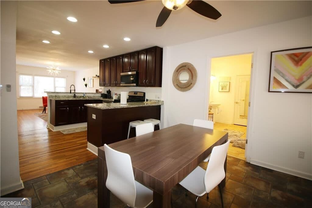 2 bedroom, 1 bathroom, 1,310 sq ft duplex for rent at 1875 Brewer Boulevard B, Atlanta, GA 30310 for $1,350 a month — photo 5