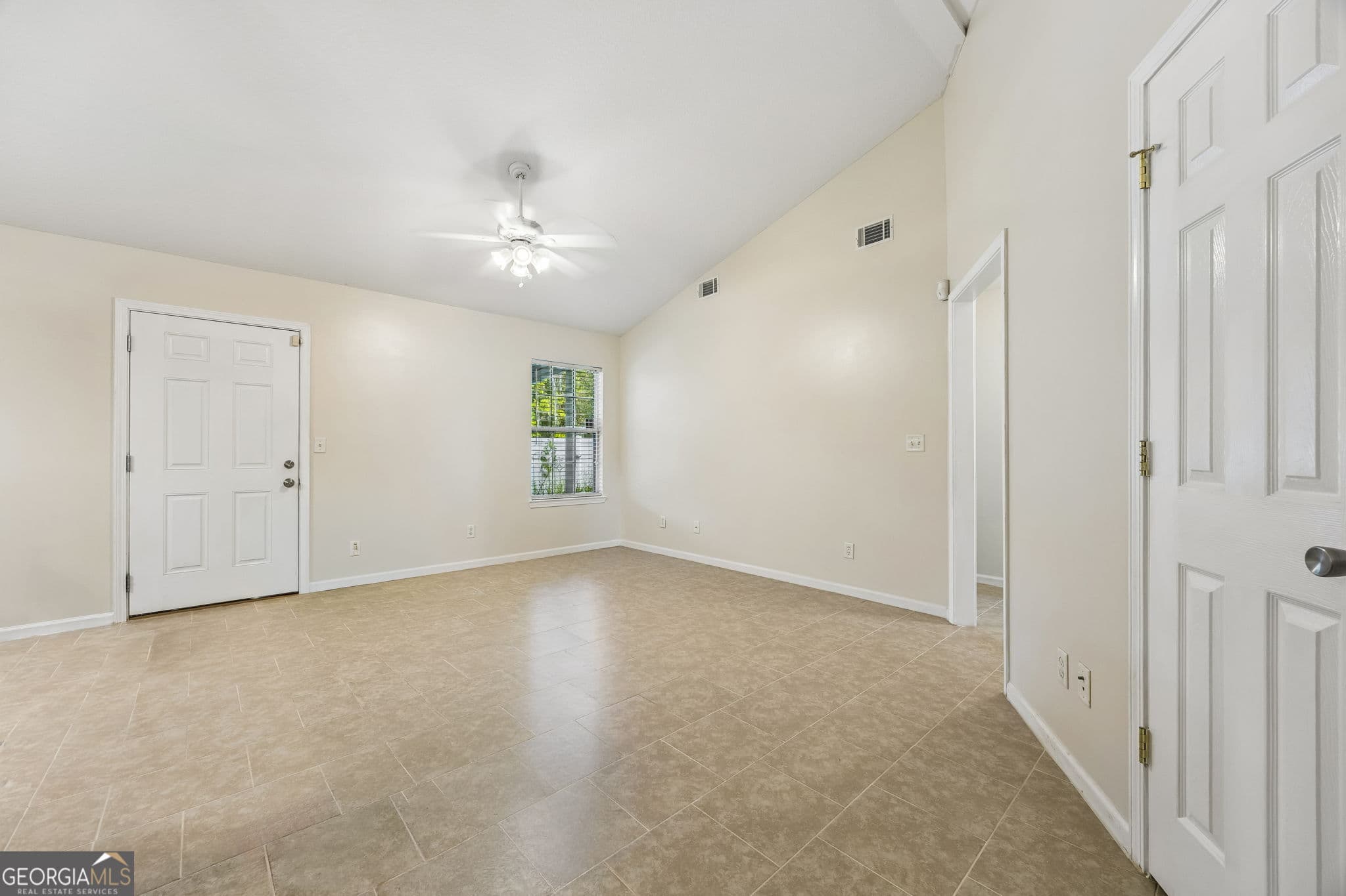 3 bedroom, 2 bathroom, 1,287 sq ft single family residence under contract at 20 Lakefront Drive, St. Marys, GA 31558 — photo 8