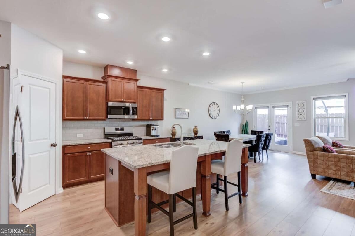 3 bedroom, 2.5 bathroom, 1,886 sq ft townhouse for sale at 1182 Lanier Willow Path, Buford, GA 30518 — photo 7