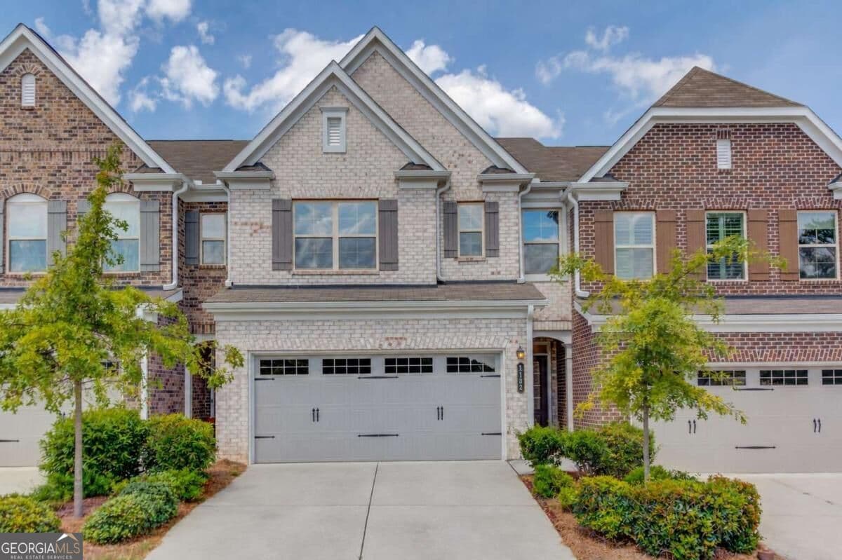 3 bedroom, 2.5 bathroom, 1,886 sq ft townhouse for sale at 1182 Lanier Willow Path, Buford, GA 30518 — photo 3
