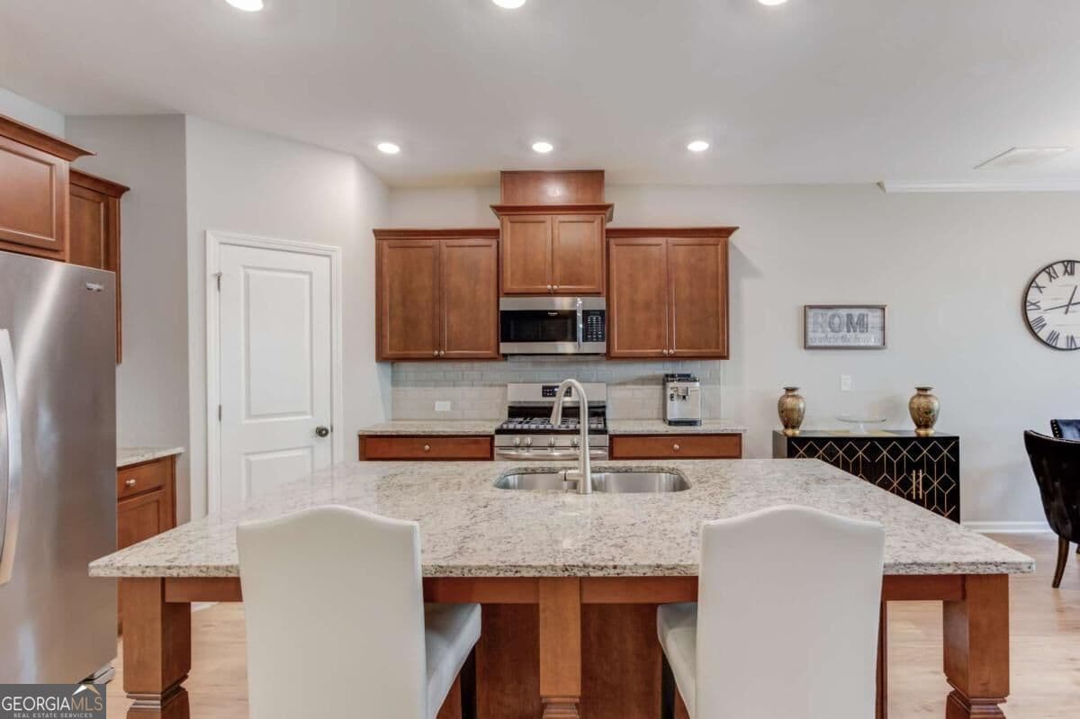 3 bedroom, 2.5 bathroom, 1,886 sq ft townhouse for sale at 1182 Lanier Willow Path, Buford, GA 30518 — photo 8