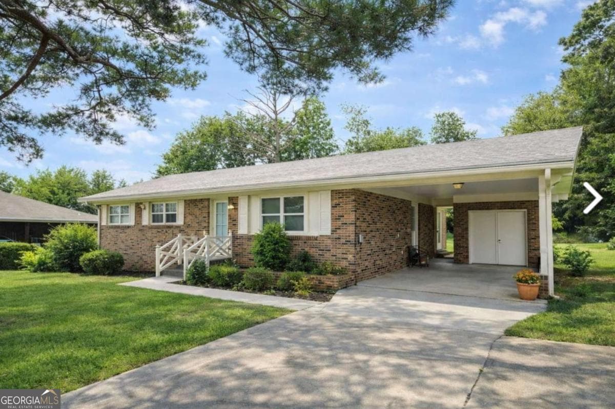 3 bedroom, 2 bathroom, 1,465 sq ft single family residence under contract at 615 Peachtree Drive, Thomaston, GA 30286 — photo 2