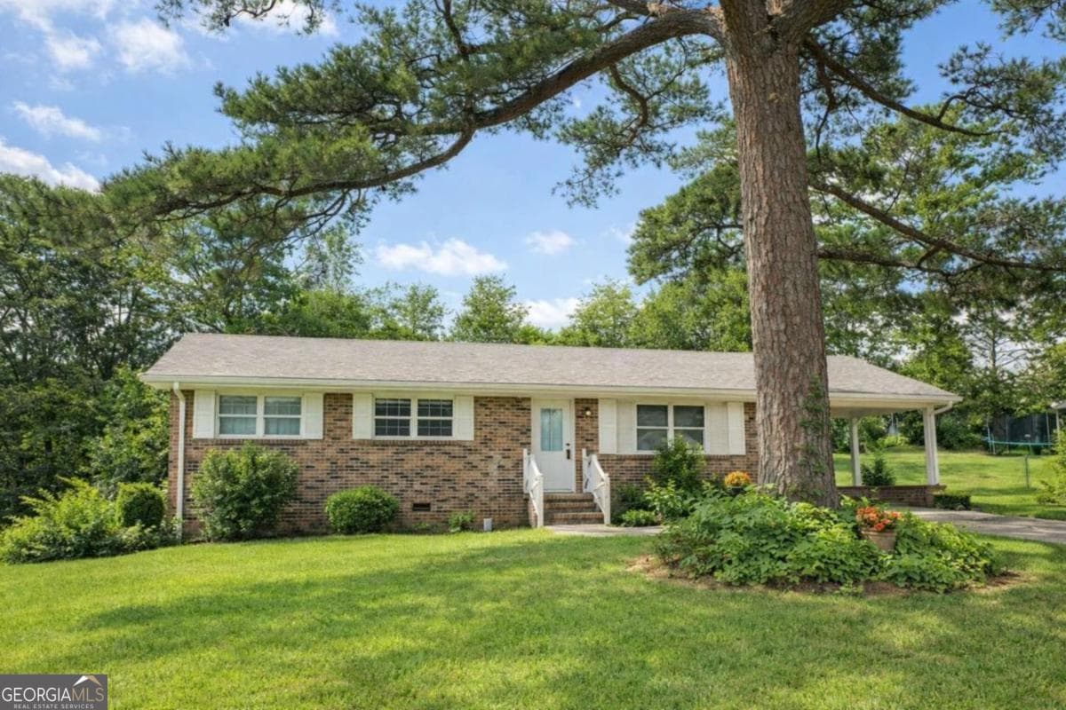 3 bedroom, 2 bathroom, 1,465 sq ft single family residence under contract at 615 Peachtree Drive, Thomaston, GA 30286