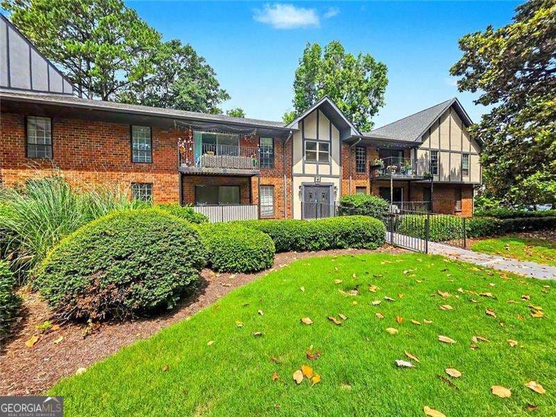 2 bedroom, 2 bathroom, 1,206 sq ft condominium for sale at 6851 Roswell Road H33, Atlanta, GA 30328 — photo 2