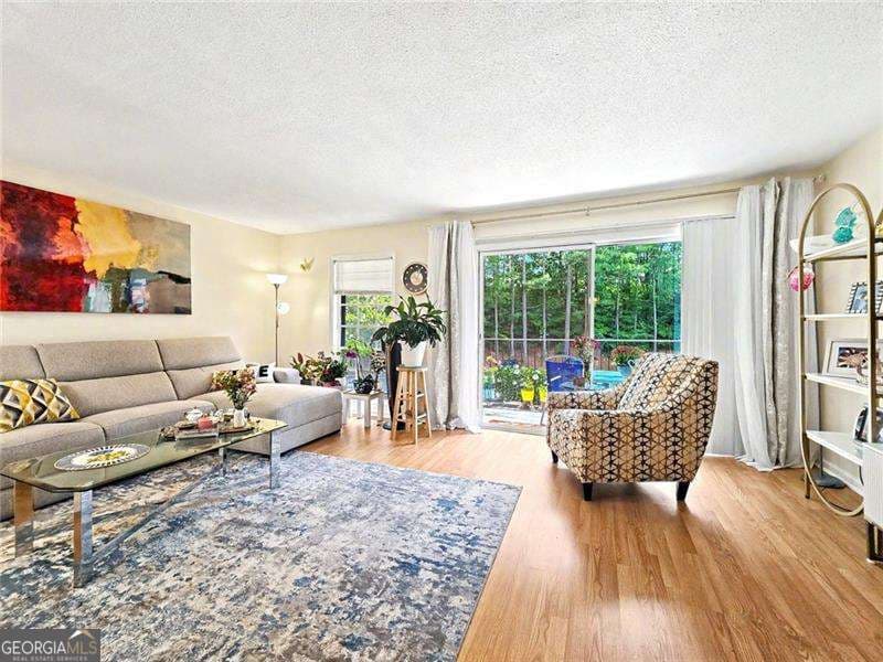 2 bedroom, 2 bathroom, 1,206 sq ft condominium for sale at 6851 Roswell Road H33, Atlanta, GA 30328 — photo 6