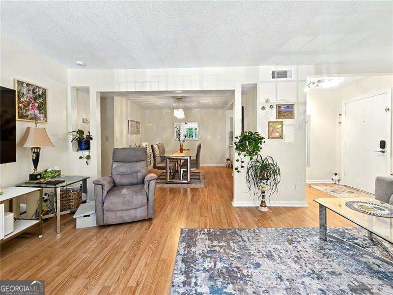 2 bedroom, 2 bathroom, 1,206 sq ft condominium for sale at 6851 Roswell Road H33, Atlanta, GA 30328 — photo 7
