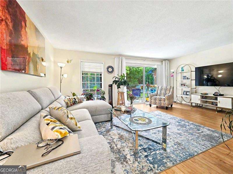 2 bedroom, 2 bathroom, 1,206 sq ft condominium for sale at 6851 Roswell Road H33, Atlanta, GA 30328 — photo 5